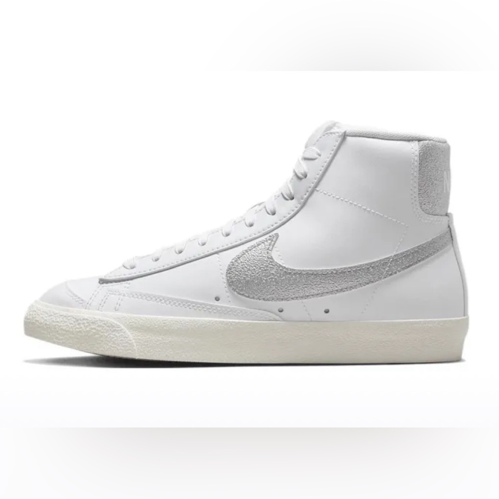 Nike Blazer Mid 77 Essential white metallic